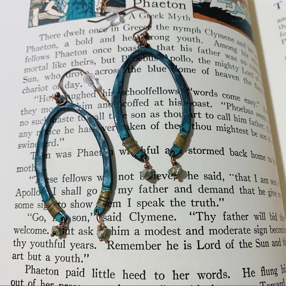 Bohemian Patina Wishbone stonedrop brass earrings - Picture 4 of 4